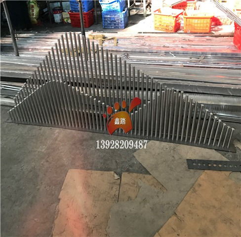 不銹鋼景觀假山雕塑 峰巒疊嶂的藝術與幕墻材料的創新應用